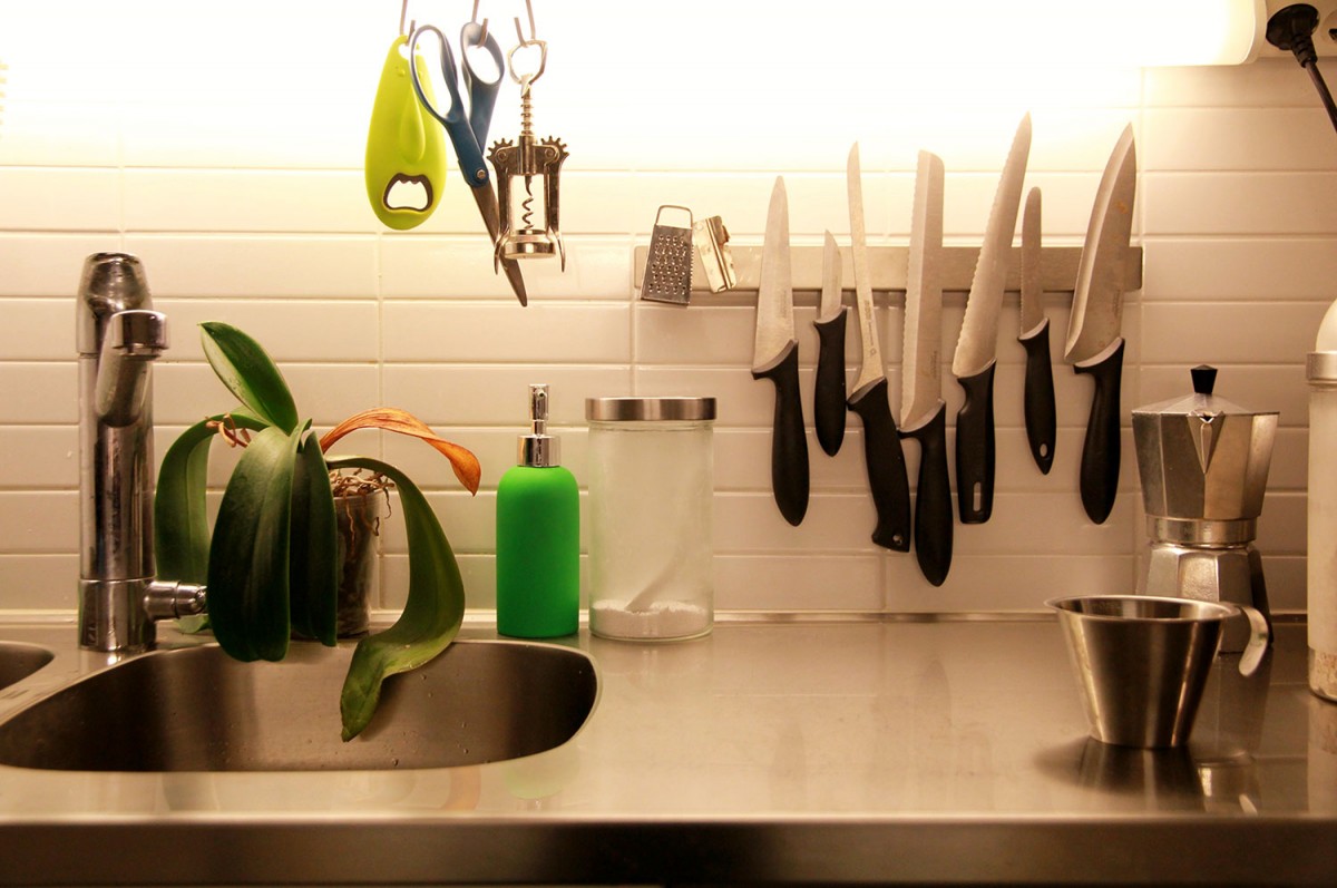 DIY : Un porte couteaux  Porte couteau, Rangement couteau, Porte placard  cuisine